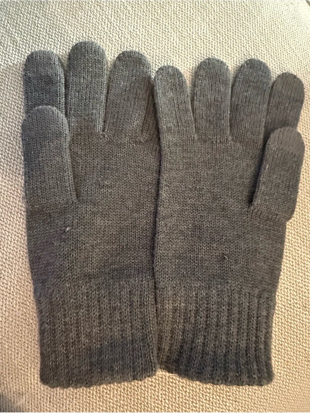 UGG Gray Knit tech Gloves - Picture 3 of 3